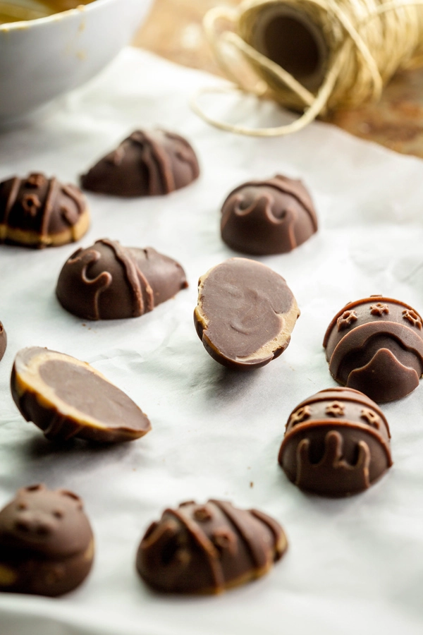 Creamy vanilla vegan fudge encased in silky, rich vegan chocolate. Everyone can enjoy these These Vanilla Fudge Chocolate Eggs guilt-free. Almost.