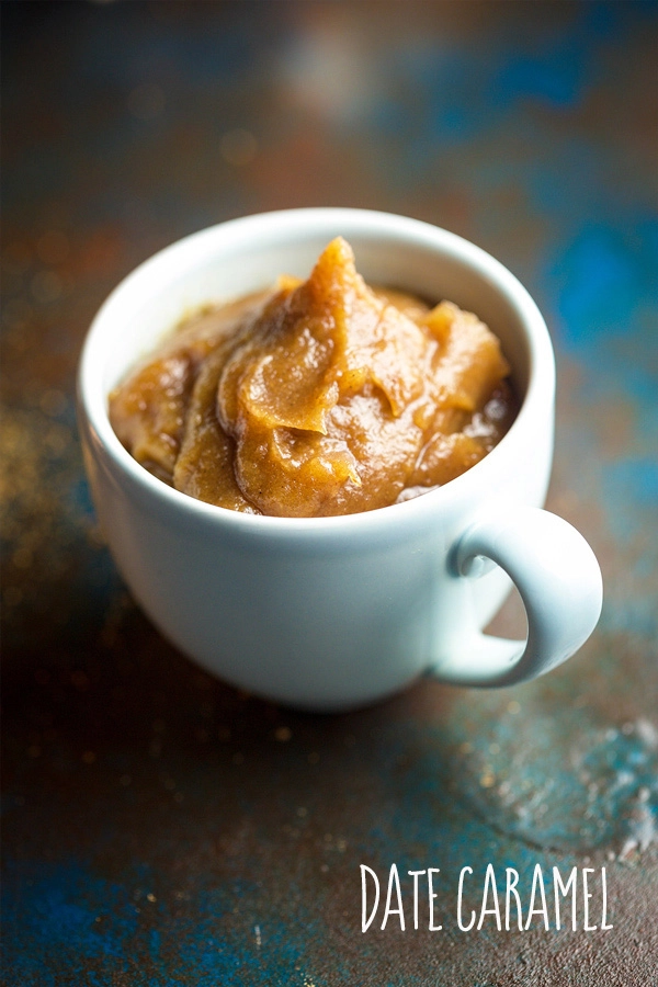 Date caramel in a cup