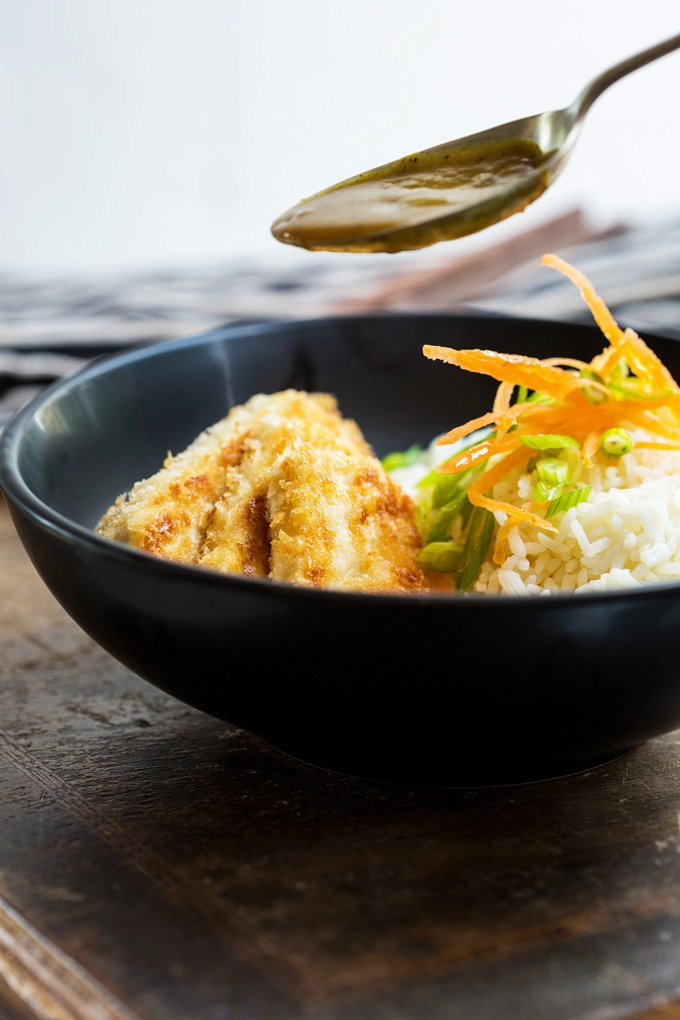 An easy and quick curry loaded with warm ginger and spiced flavour, this crispy tofu Japanese curry is a balanced bowl of goodness.