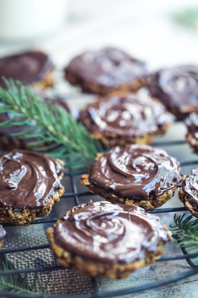 These vegan oatmeal date and pecan cookies are deliciously balanced with sweet pieces of soft caramel dates, nutty ground pecans and toasted oats finished with bittersweet dark chocolate.