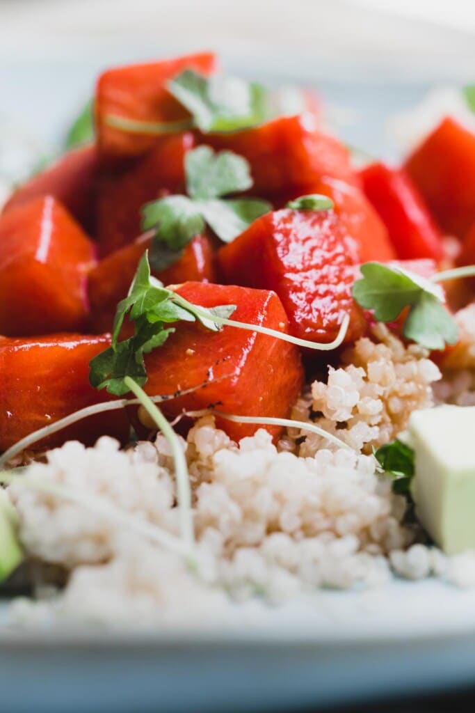 This vegan sesame miso watermelon poke is an effortless combination of sweet watermelon and umami loaded sesame and miso | vegan poke | close-up