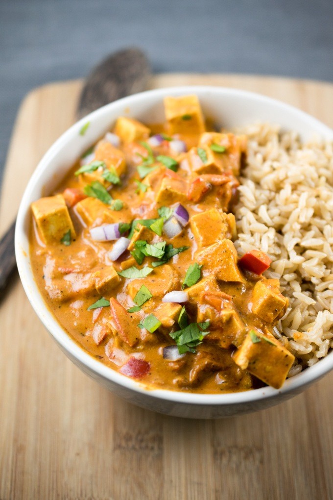 A white bowl of tofu Tikka Masala and rice