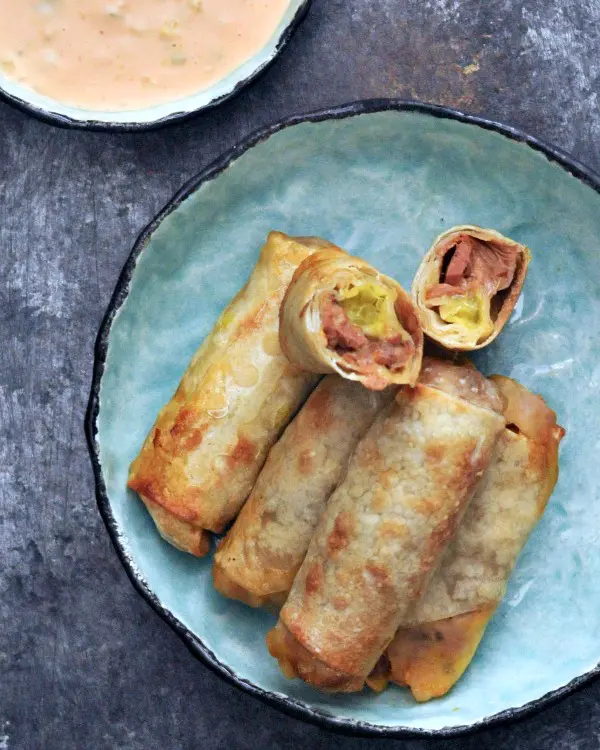 A plate of fried rolls.