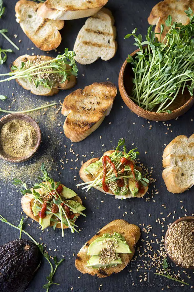 Avocado and sesame appetisers. 