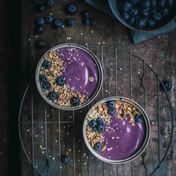 Blueberry smoothie in bowls