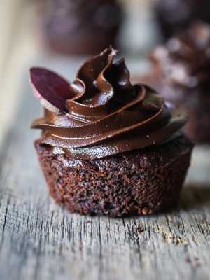 Vegan Gluten-Free Chocolate Beetroot Cakes - My Goodness Kitchen