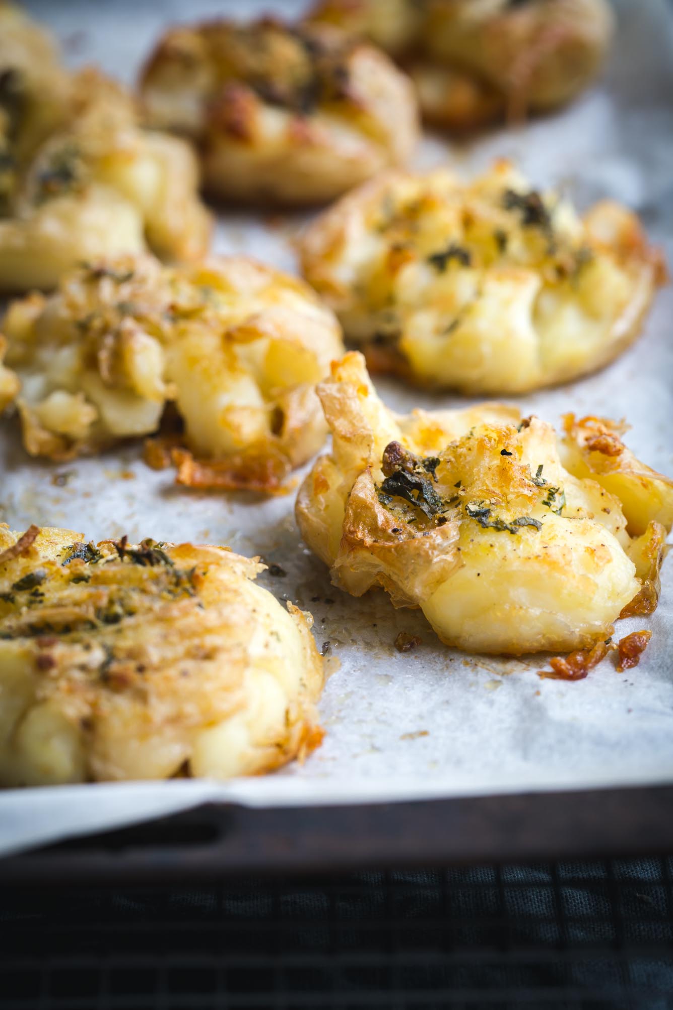 4-Ingredient Crispy Smashed Potatoes (Vegan) - Two Spoons