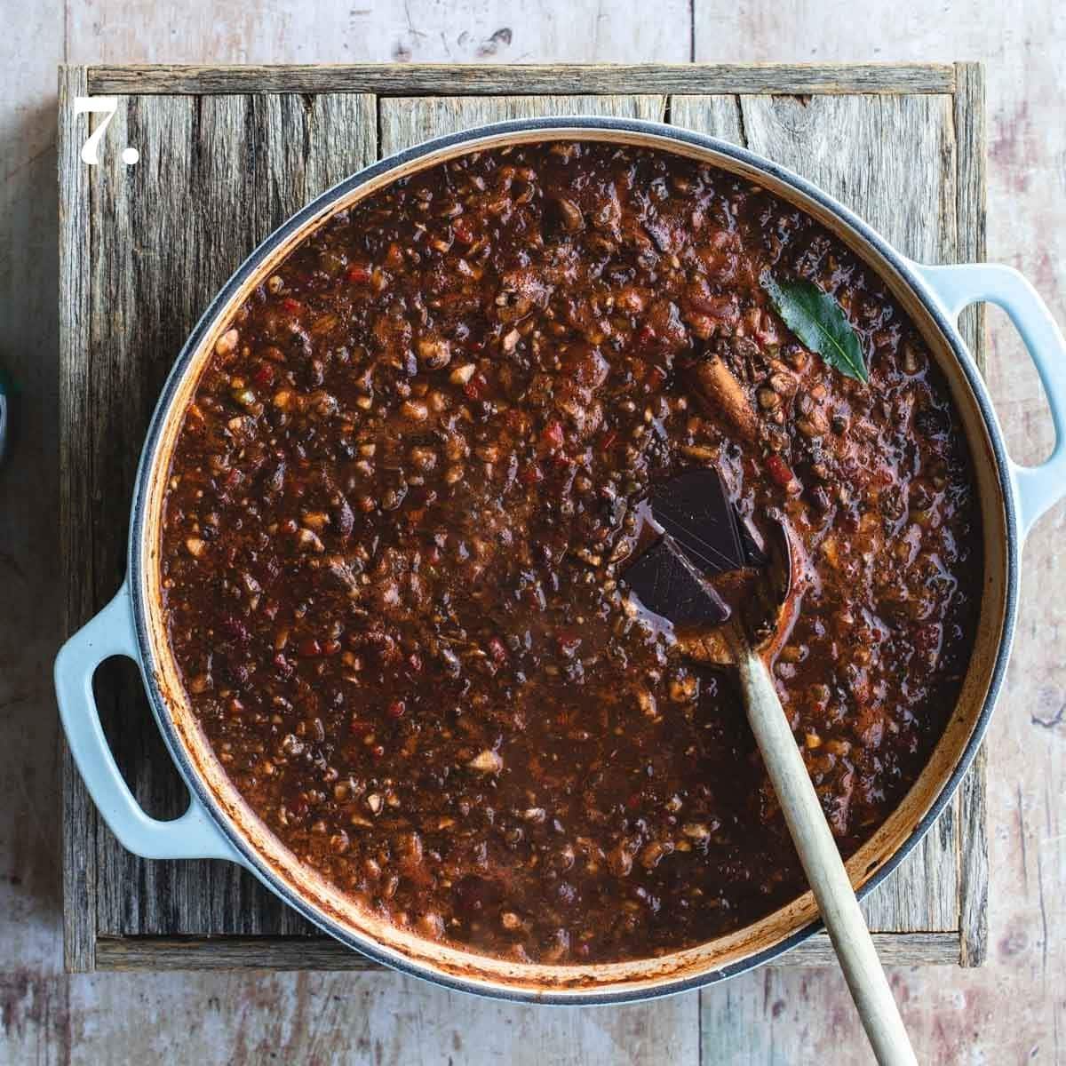 A cooked pot of chili sin carne. 