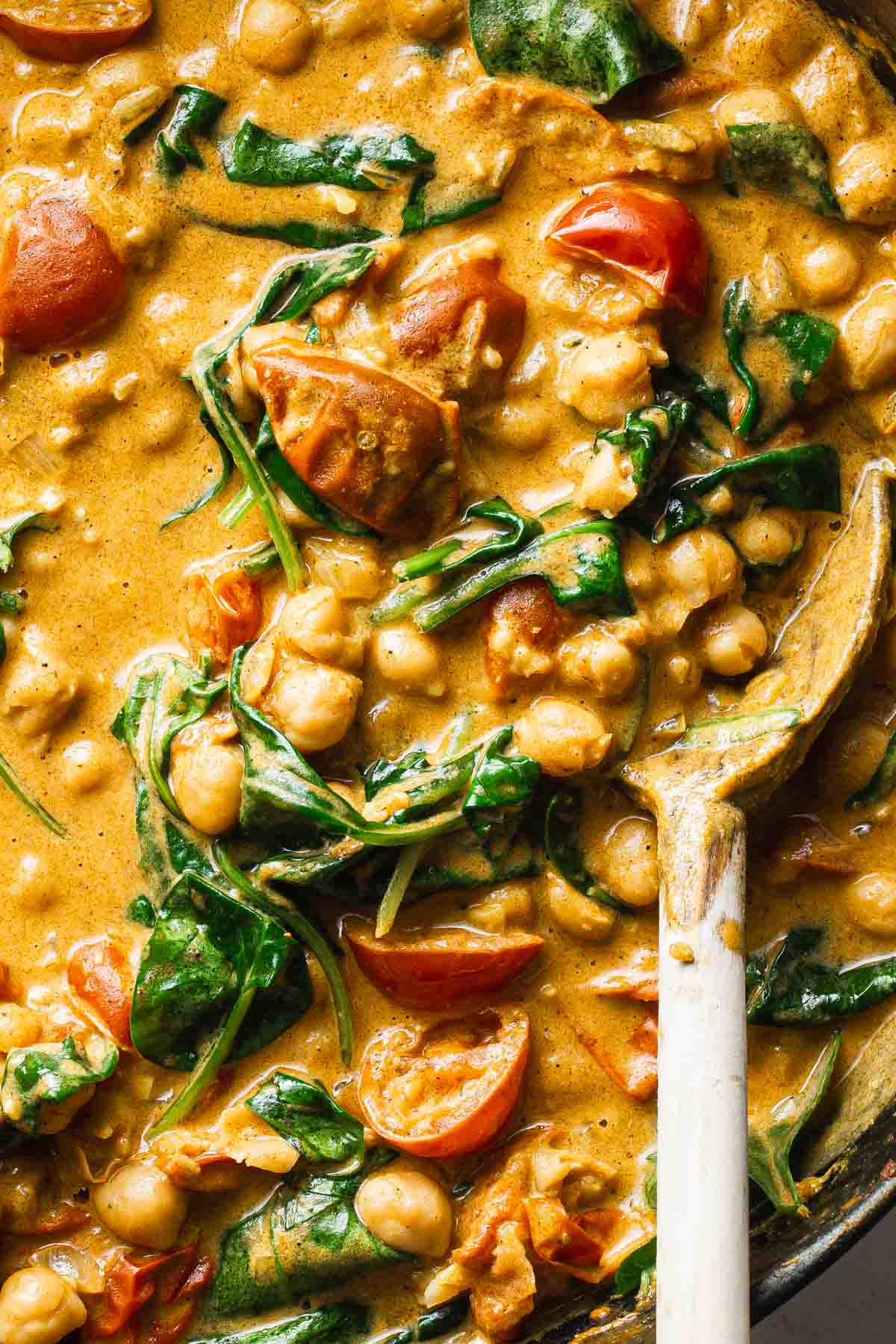 A close up of chickpea curry.