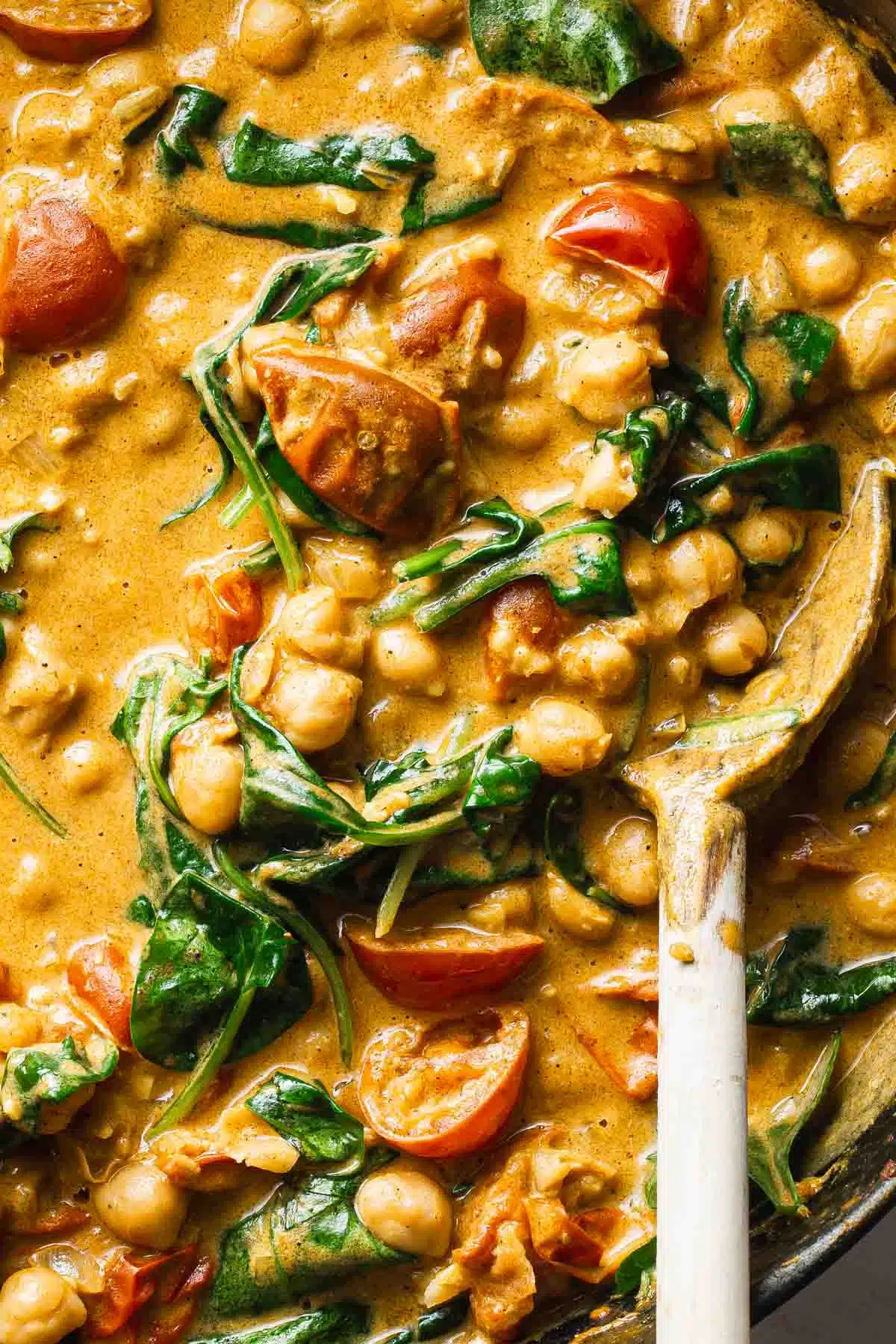 A close up of chickpea curry.