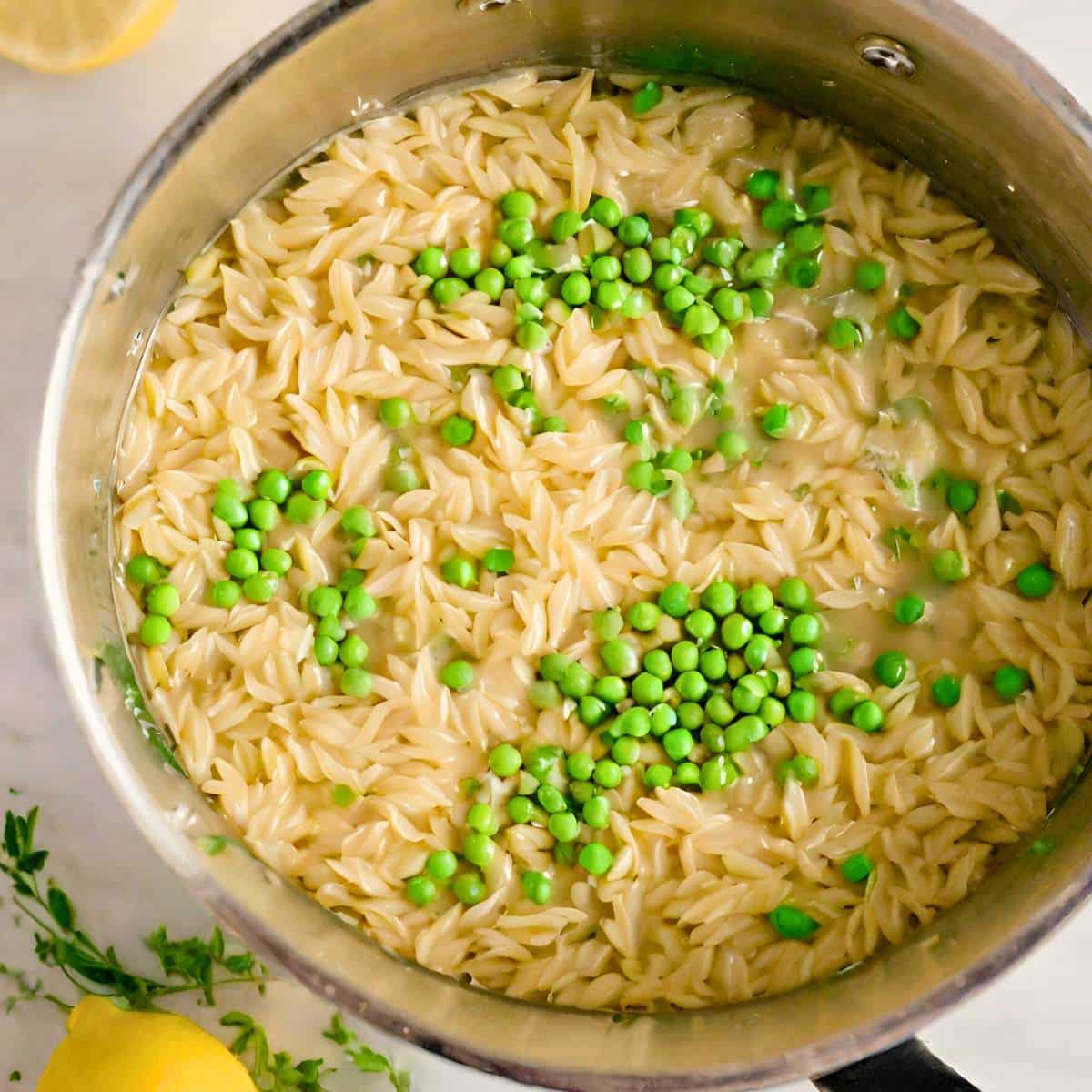 Orzo with peas in a pot.